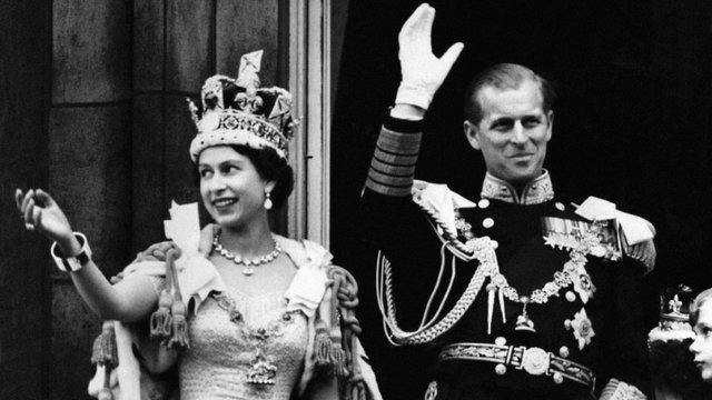 Queen coronation balcony